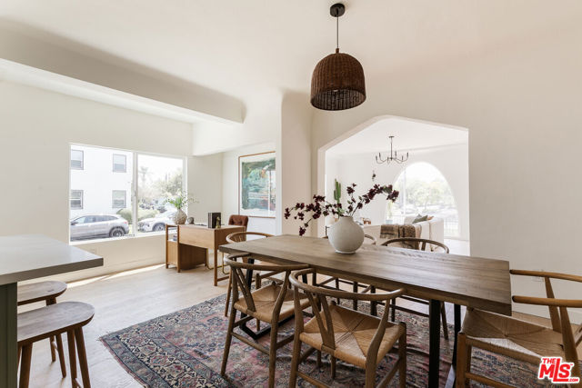 1570 S Hayworth Avenue, Los Angeles CA: https://media.crmls.org/mediaz/f4818a7e-9671-4480-804e-1529e94a8d83.jpg