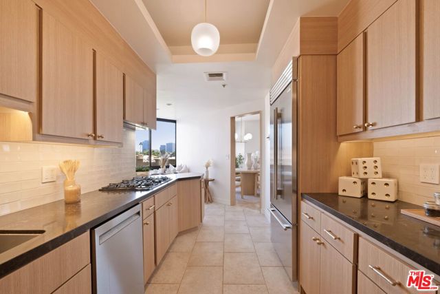 10560 Wilshire Boulevard, 404 photo 13