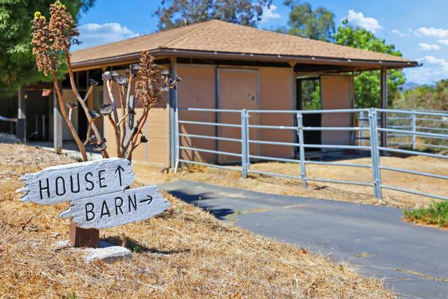 974 Via Hillview, Fallbrook CA: https://media.crmls.org/mediaz/f483126e-010f-47c7-9723-9251f307a09a.jpg