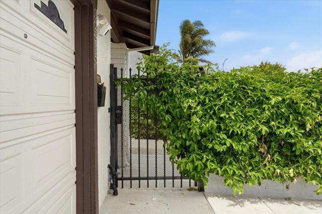 32915 Lake Erie Street, Fremont CA: https://media.crmls.org/mediaz/f4831d6a-29f1-46a8-86dc-f3e683d35436.jpg