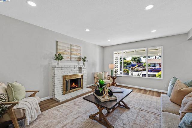 1942 Sherman Dr, Union City CA: https://media.crmls.org/mediaz/f4831dc2-2917-463a-85e3-d5dbe15128cb.jpg