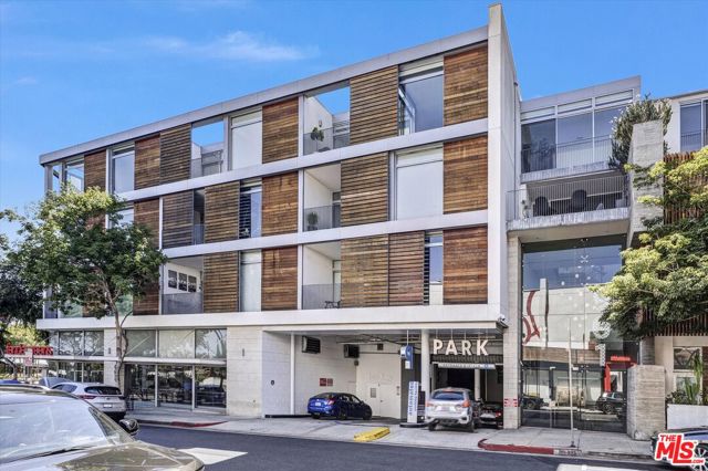 901 Hancock Avenue, West Hollywood CA: https://media.crmls.org/mediaz/f4836ed5-0ac0-4c5c-88c0-d43fea120c64.jpg