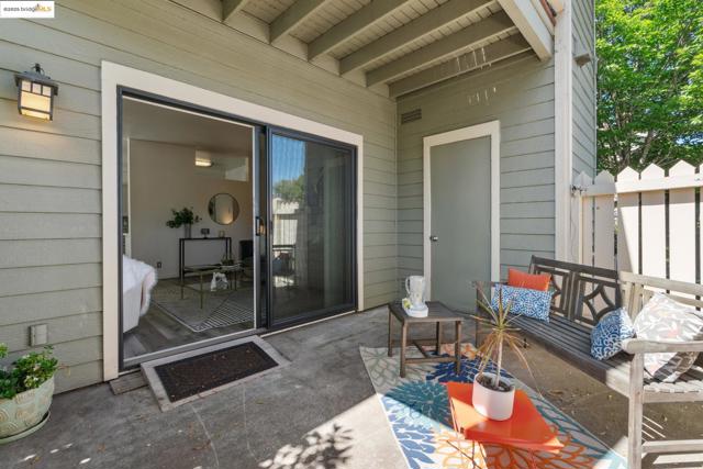 63 Lakeshore Ct, Richmond CA: https://media.crmls.org/mediaz/f4839cfc-d90c-4936-a713-4362c22015d8.jpg