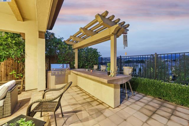 3885 Highpointe Ct, Dublin CA: https://media.crmls.org/mediaz/f483c458-dea9-47d8-b5c6-fd88143cc5d9.jpg