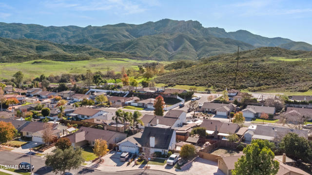 4260 Dalewood Circle, Newbury Park CA: https://media.crmls.org/mediaz/f4841a7e-5da4-47d8-8dd5-18e050dba9cc.jpg