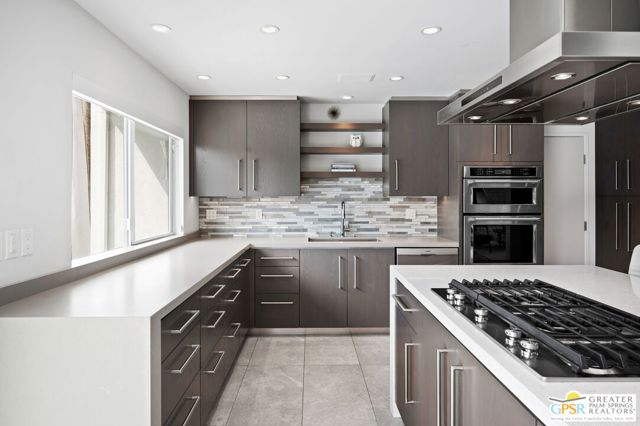 1155 E Paseo El Mirador, Palm Springs CA: https://media.crmls.org/mediaz/f4841f87-07bc-43da-a039-1e25587f3b1e.jpg