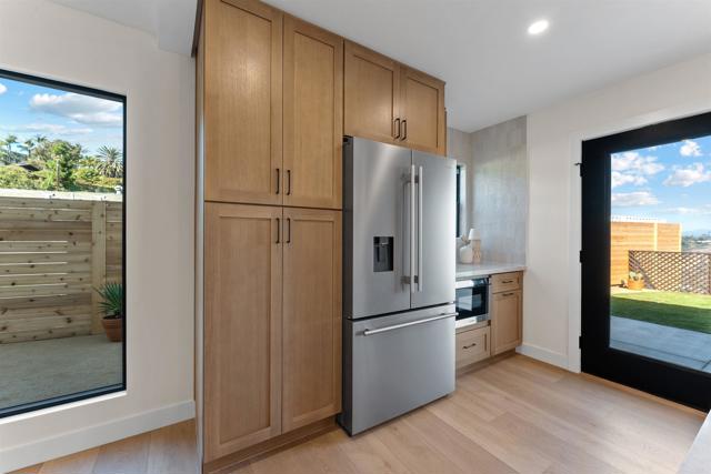 5777 Desert View Drive, La Jolla CA: https://media.crmls.org/mediaz/f4849cee-292a-4fa7-b0de-a4e1e553c360.jpg