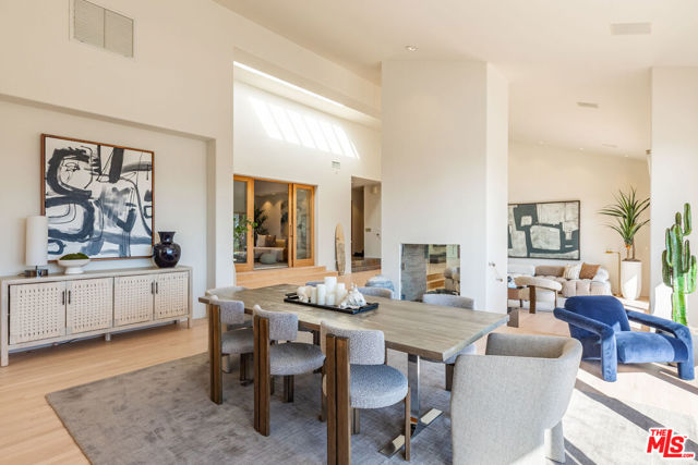 6417 Merritt Drive, Malibu CA: https://media.crmls.org/mediaz/f484d9d1-d22b-43fb-8bdf-83c4b339dbe1.jpg