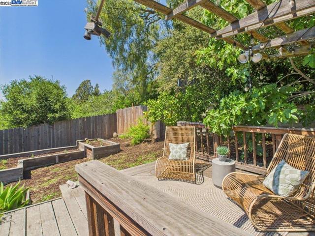 4418 Virginia Ave, Oakland CA: https://media.crmls.org/mediaz/f484ef84-fba8-4642-97d7-0ef01e8b38b9.jpg