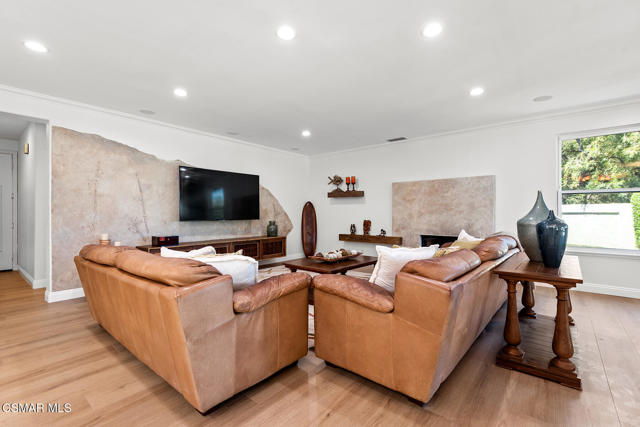 213 Heath Meadow Court, Simi Valley CA: https://media.crmls.org/mediaz/f485ddb4-6c06-4219-b6d2-df00a44dcd24.jpg
