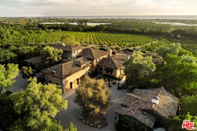 1915 Monte Alegre Drive, Carpinteria CA: https://media.crmls.org/mediaz/f4868a0b-a794-4f7d-8b2b-1fd6c9fb7096.jpg