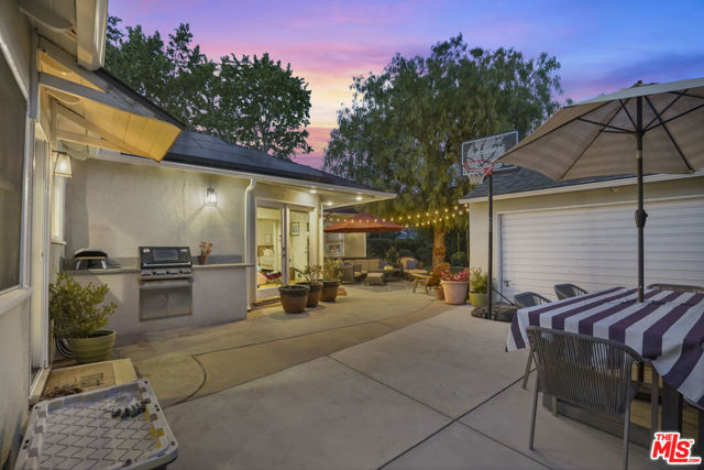 4546 Allott Avenue, Sherman Oaks CA: https://media.crmls.org/mediaz/f486b125-0fb2-459d-be4e-f7647f894df8.jpg