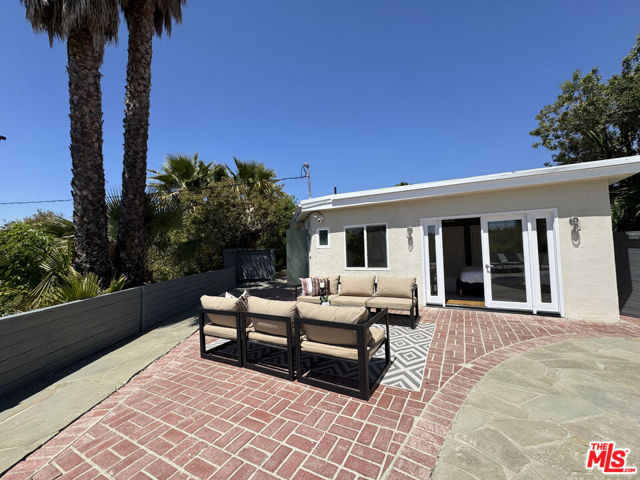 15224 Encanto Drive, Sherman Oaks CA: https://media.crmls.org/mediaz/f48701ad-7fad-4377-a8f3-47da4b19efca.jpg