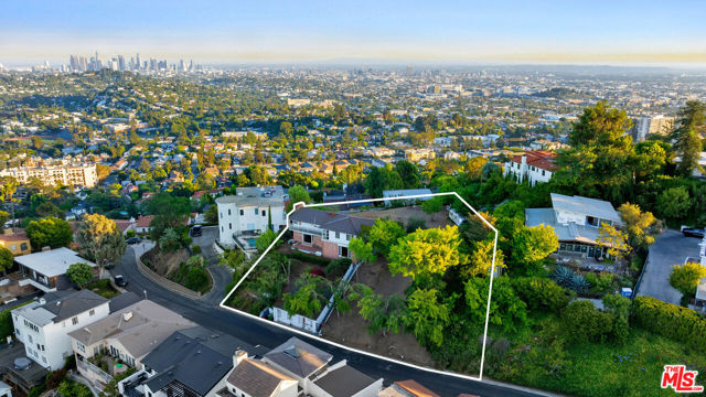 3775 Amesbury Road, Los Angeles CA: https://media.crmls.org/mediaz/f4872152-7df4-4092-9aae-c7deca53e7f5.jpg