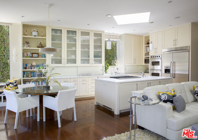 526 Crocker Sperry Drive, Montecito CA: https://media.crmls.org/mediaz/f4880387-5e91-4406-9605-6dff10e4d046.jpg