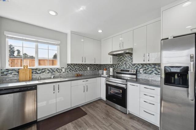 1300 Cirolero St, Milpitas CA: https://media.crmls.org/mediaz/f4880b81-05e8-4da0-91bd-73c777abfa3e.jpg