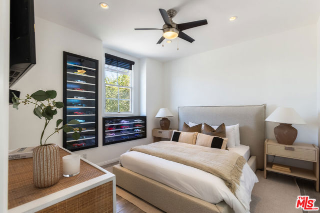 5985 Vista De La Luz, Woodland Hills CA: https://media.crmls.org/mediaz/f488c6b1-864c-4929-8b28-7035c4f99937.jpg