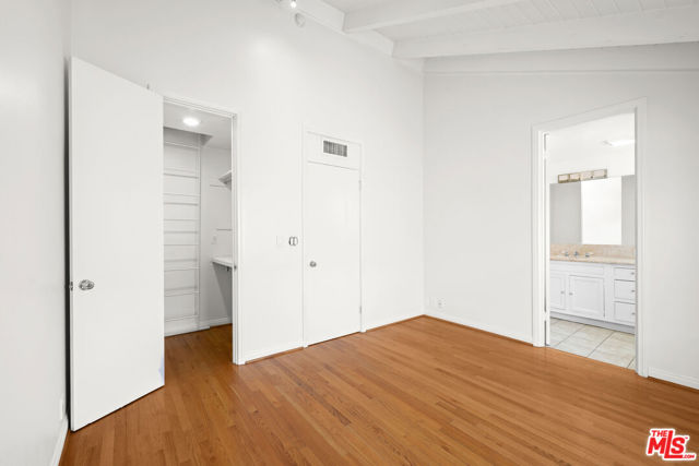 357 S El Camino Drive, Beverly Hills CA: https://media.crmls.org/mediaz/f488fdc4-64c4-4254-a340-7e4a79dc5878.jpg