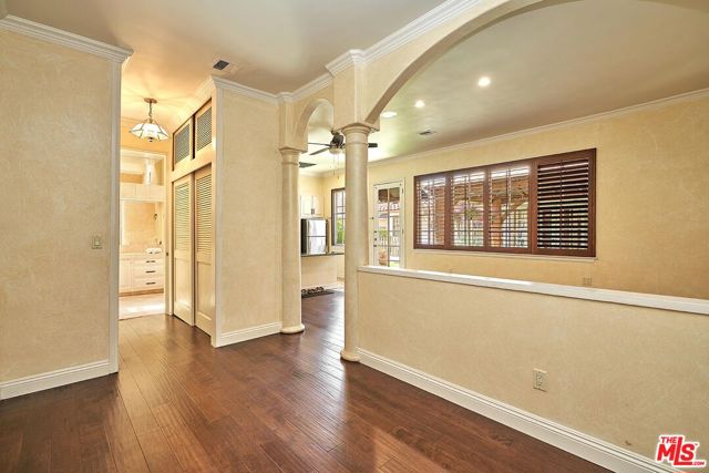 424 N Arden Boulevard, Los Angeles CA: https://media.crmls.org/mediaz/f4894dcf-719d-49a8-9af4-bd15e131c9f1.jpg