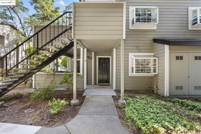 520 Canyon Oaks, Oakland CA: https://media.crmls.org/mediaz/f4894ee3-4953-4b7e-a336-e101a4b4c090.jpg
