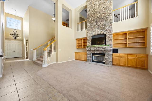 2132 Gold Poppy St, Brentwood CA: https://media.crmls.org/mediaz/f4899b8a-f173-4a3d-b3e9-bb5ff4c874fa.jpg