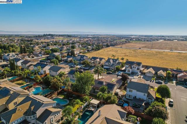 907 MAGGIORE LANE, Manteca CA: https://media.crmls.org/mediaz/f48a0748-3342-4e9a-908e-3b29f683bca3.jpg