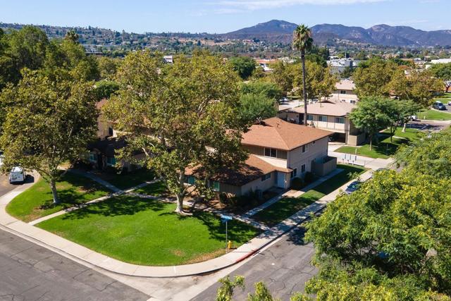 8842 Mission Vega Ct, Santee CA: https://media.crmls.org/mediaz/f48a8d25-d4f6-4bf7-a746-4df50e5d813a.jpg