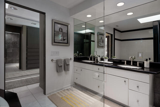 337 Westlake Terrace, Palm Springs CA: https://media.crmls.org/mediaz/f48b1abb-2167-4b54-ab17-27f0fc293f1f.jpg