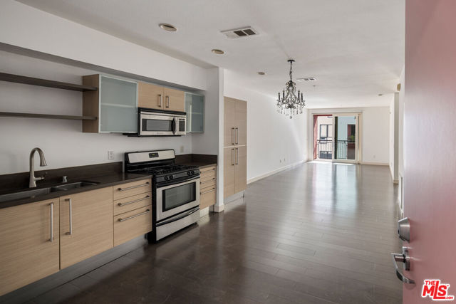 1234 Wilshire Boulevard, Los Angeles CA: https://media.crmls.org/mediaz/f48b396a-10ad-4a15-9fee-1283e43a1024.jpg