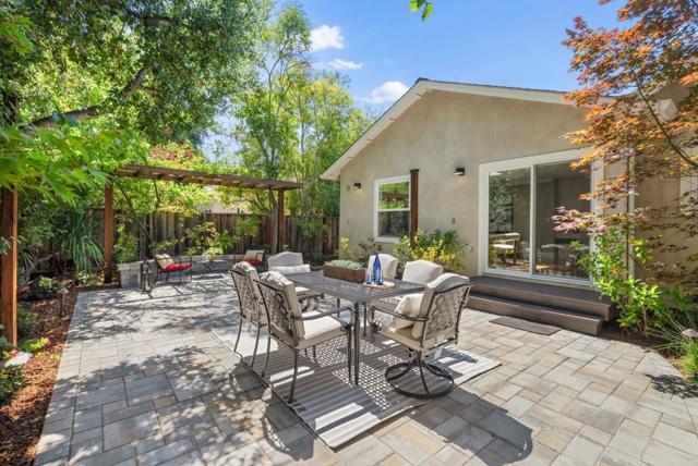 1271 Petersen Court, Los Altos CA: https://media.crmls.org/mediaz/f48babd6-7f2f-42bf-b8a8-9b2dbae7634d.jpg