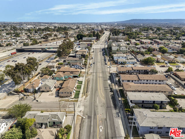 447 W 118th Place, Los Angeles CA: https://media.crmls.org/mediaz/f48bbe92-174d-4afa-848d-ad388da6e942.jpg