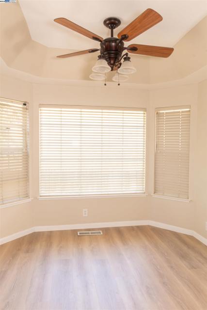 3270 Formby Ln, Fairfield CA: https://media.crmls.org/mediaz/f48c118f-6f34-4585-a638-ea476581ed87.jpg