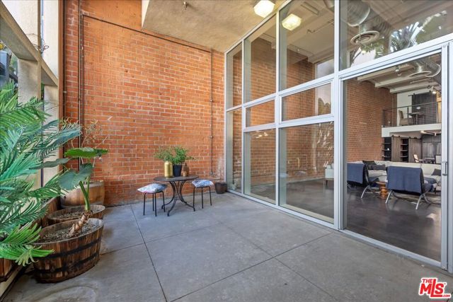 120 S Hewitt Street, Los Angeles CA: https://media.crmls.org/mediaz/f48c4b31-08ba-48b8-9abc-4db5fb7bb610.jpg
