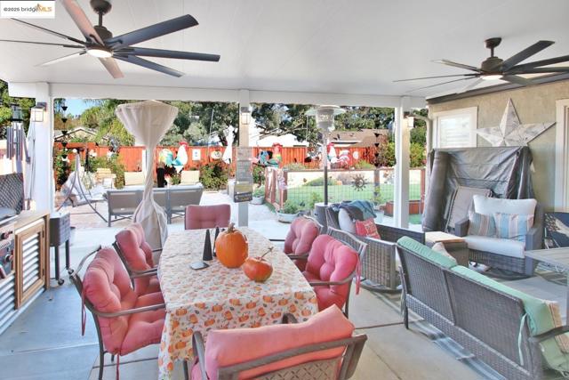 3050 Browning Ct, Brentwood CA: https://media.crmls.org/mediaz/f48d03e0-4882-48ea-b71a-6ffb6e1db35b.jpg