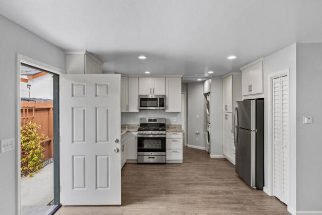 3248 Fitzgerald Circle, Marina CA: https://media.crmls.org/mediaz/f48dca6b-5a9b-487d-8c17-be06542b3907.jpg