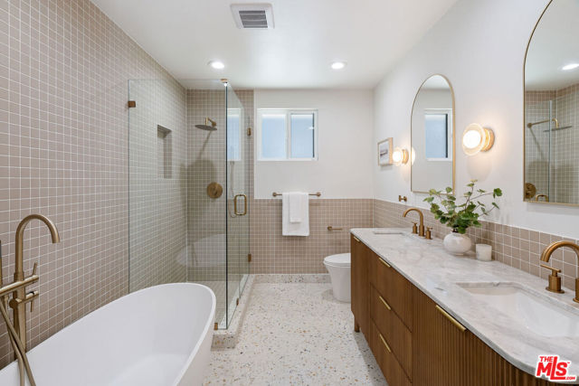 4731 Don Miguel Drive, Los Angeles CA: https://media.crmls.org/mediaz/f48e1ea3-148a-4cc9-898f-6600ecff35cd.jpg