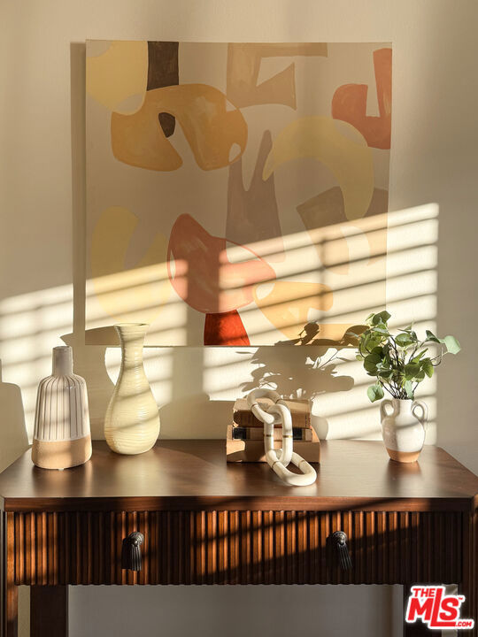 https://media.crmls.org/mediaz/f48e41e4-e68c-4b33-ba61-0f3ff58268bc.jpg?preset=X-Large