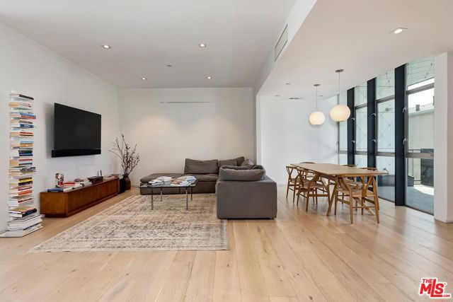 825 N Kings Road, West Hollywood CA: https://media.crmls.org/mediaz/f48e7c1a-619f-432c-b832-f2f610487e6f.jpg
