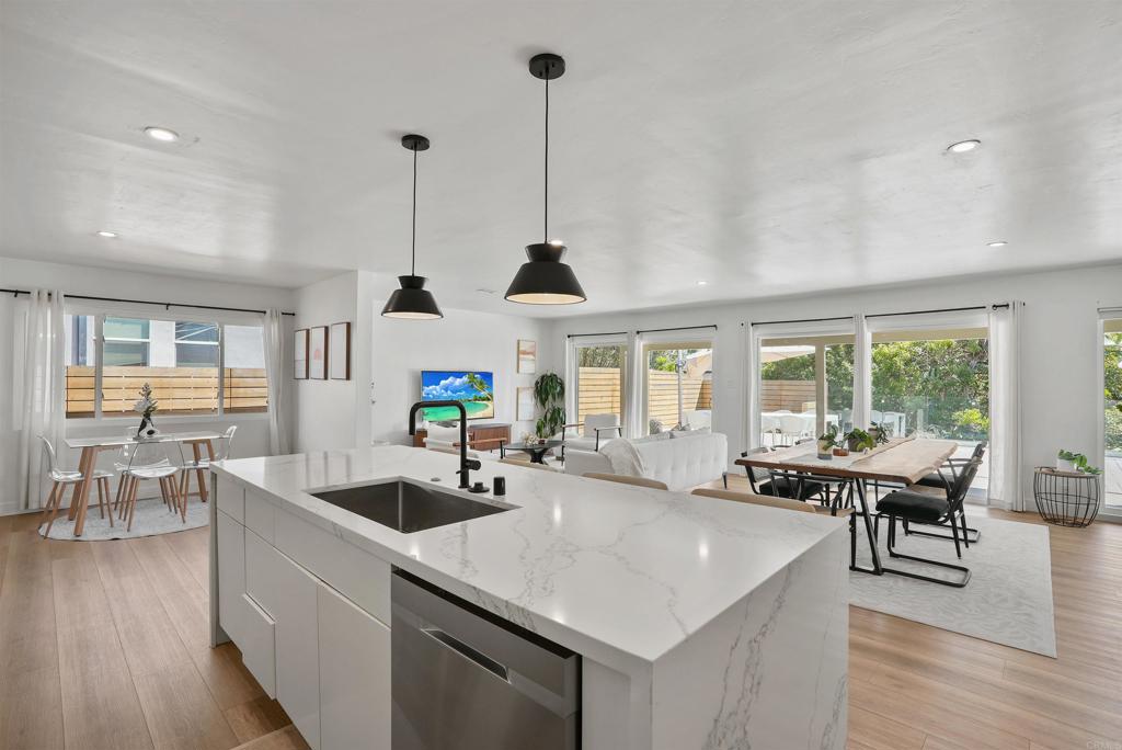 5173 Walsh Way