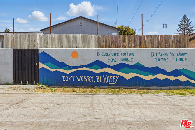 1209 Forest Street, Inglewood CA: https://media.crmls.org/mediaz/f48ea058-06b8-4e17-9961-83e68a0d34f9.jpg