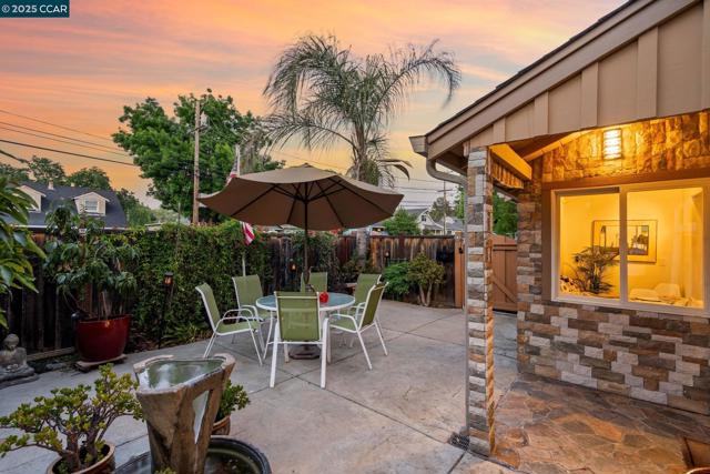 4218 Cobblestone Dr, Concord CA: https://media.crmls.org/mediaz/f48f05c8-f1db-4b1b-b9ca-af4c0e612b8f.jpg
