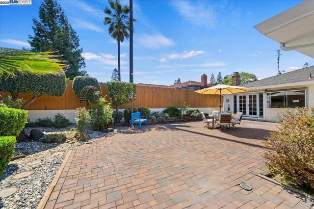 5720 San Juan Way, Pleasanton CA: https://media.crmls.org/mediaz/f48f5d9d-0026-44cd-913b-5831cd931912.jpg