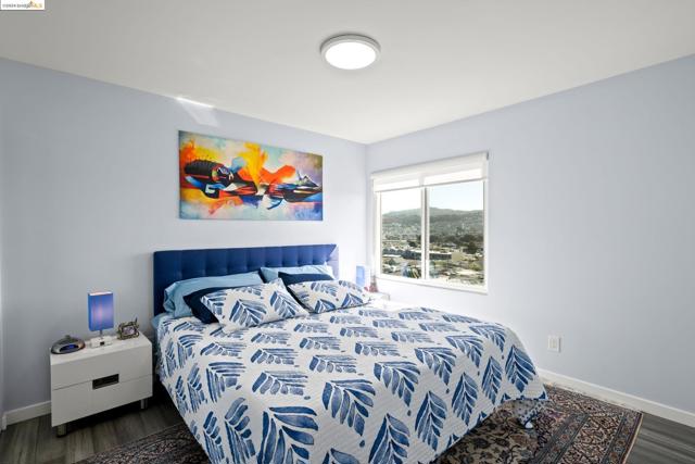 Image 30 of 49 For 271 Montana St