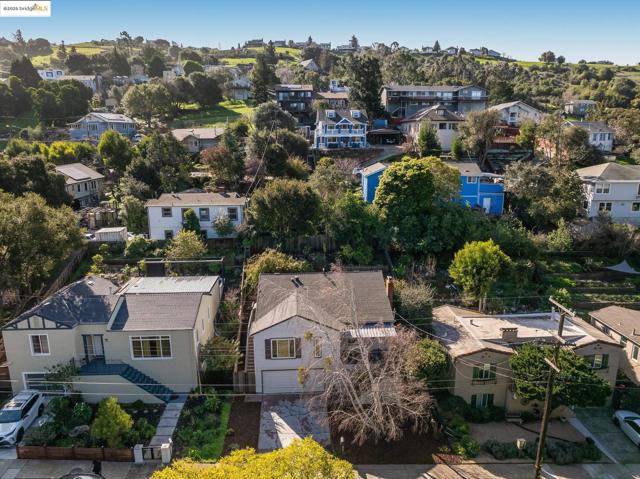 279 Pomona Street, Crockett CA: https://media.crmls.org/mediaz/f49245e0-bf1d-4421-9b17-0f0f8a279831.jpg