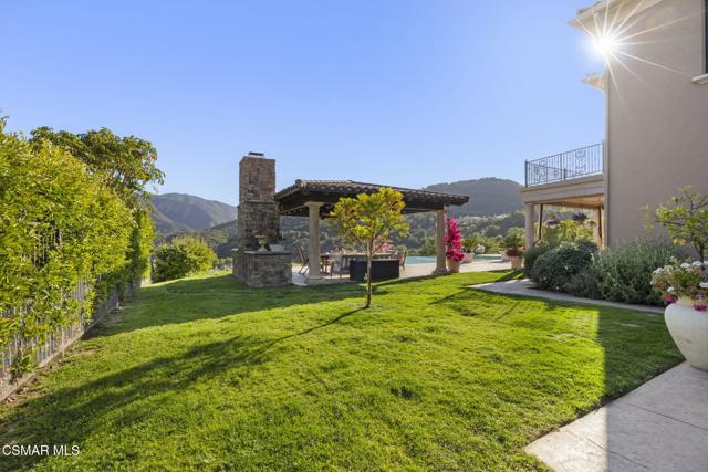 82 Queens Garden Drive, Thousand Oaks CA: https://media.crmls.org/mediaz/f4925d73-a02e-48d0-918d-f103775597b7.jpg