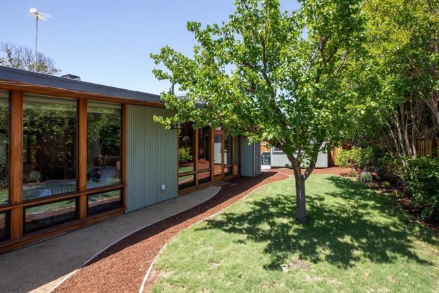 86 Roosevelt Circle, Palo Alto CA: https://media.crmls.org/mediaz/f492661f-f93b-4e71-9429-7f9709533735.jpg