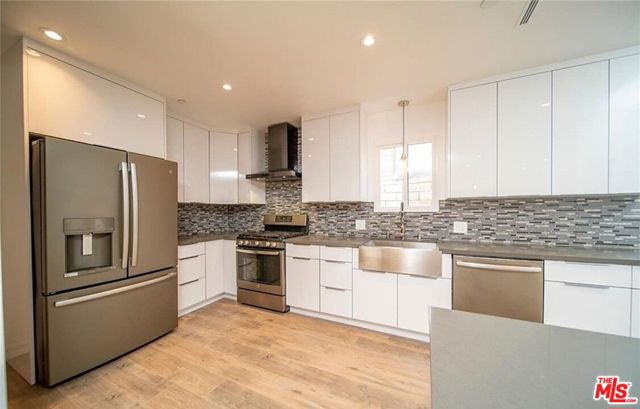 5720 Gentry Avenue, Valley Village CA: https://media.crmls.org/mediaz/f4926ebd-6c61-4095-835f-84ee09a2cb5a.jpg