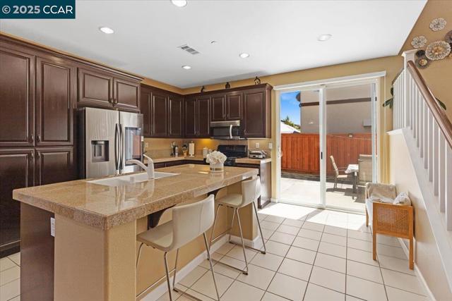 34102 Zaner Way, Union City CA: https://media.crmls.org/mediaz/f492912b-98b1-4284-81fe-4bab05a06853.jpg