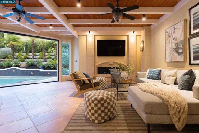 5427 Blackhawk Dr, Danville CA: https://media.crmls.org/mediaz/f492a025-09e8-4338-ae6d-78db93badf9e.jpg
