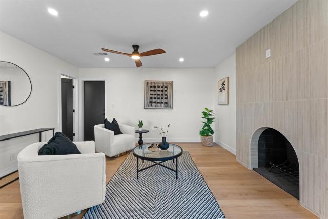 5777 Desert View Drive, La Jolla CA: https://media.crmls.org/mediaz/f4930871-27ea-4f0a-a651-4d1978fee59d.jpg